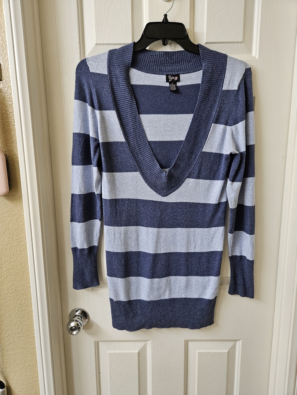 Love Lola Riche Striped Deep V-Neck Sweater - Navy & Light Blue Size L